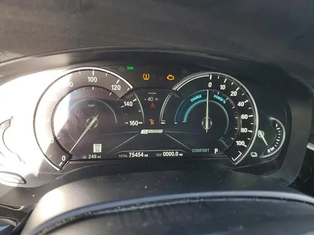 TOYOTA CAMRY 2023 photo 9