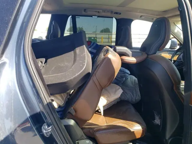 MERCEDES-BENZ C 2018 photo 10