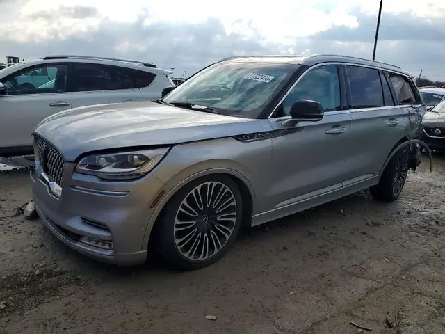 PORSCHE MACAN 2019 — FRONT END