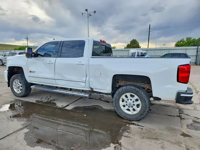 CHEVROLET SILVERADO 2018 photo 2