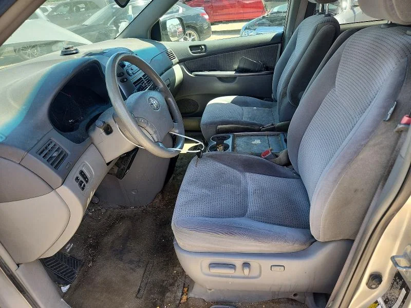 TOYOTA SIENNA 2006 photo 7