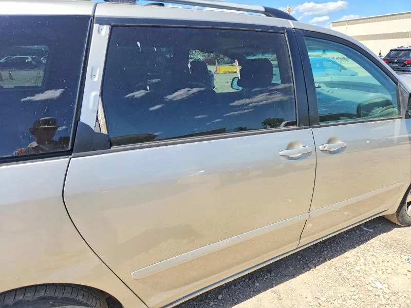 TOYOTA SIENNA 2006 photo 10