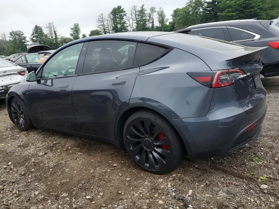 TESLA MODEL Y 2021 photo 2