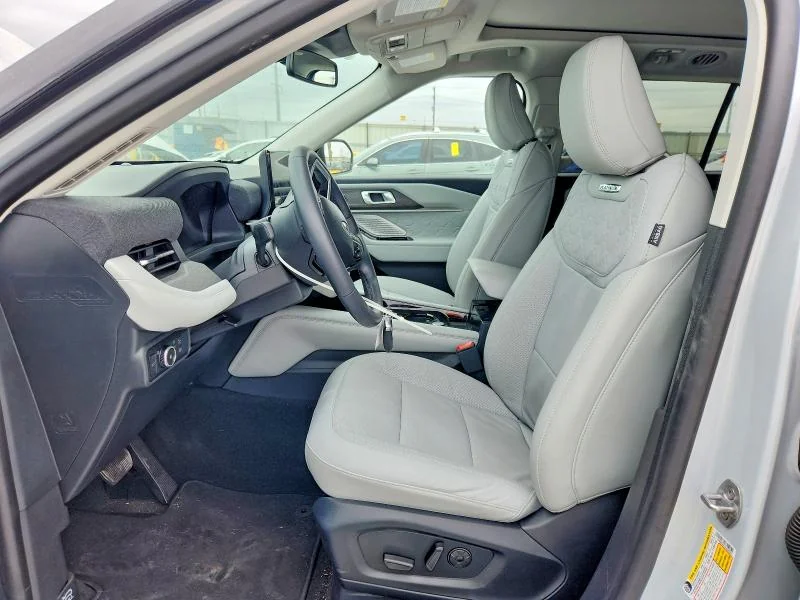 FORD EXPLORER 2025 photo 7