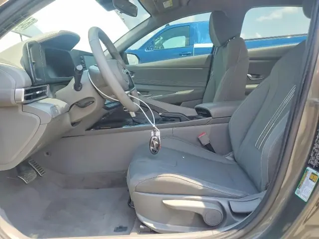 HYUNDAI ELANTRA 2025 photo 7