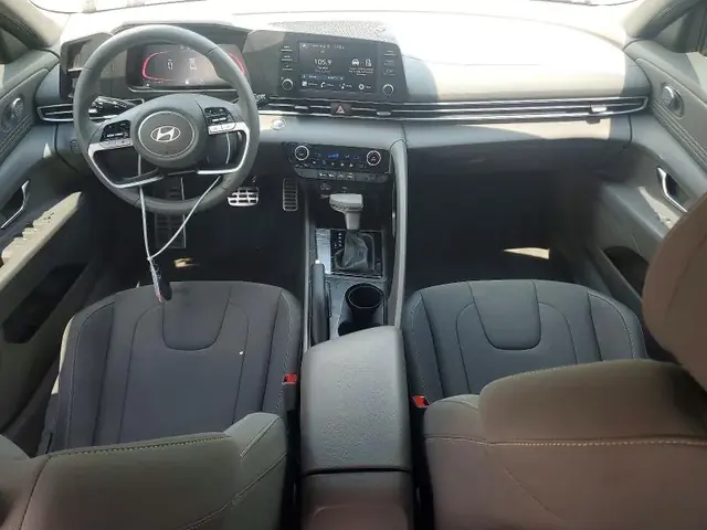 HYUNDAI ELANTRA 2025 photo 8