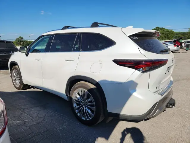 TOYOTA HIGHLANDER 2026 photo 2