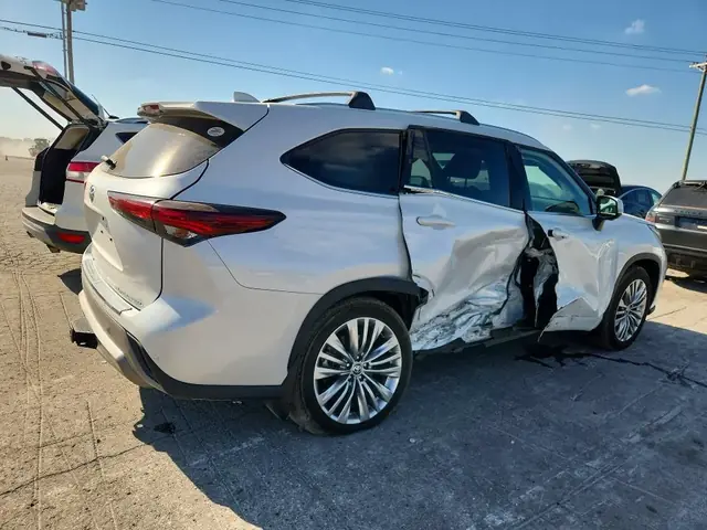 TOYOTA HIGHLANDER 2026 photo 3