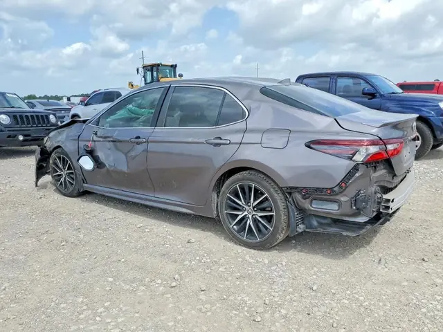 TOYOTA CAMRY 2022 photo 2