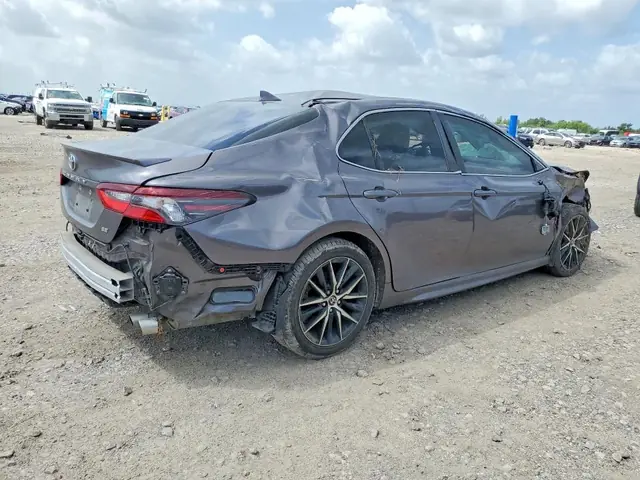 TOYOTA CAMRY 2022 photo 3