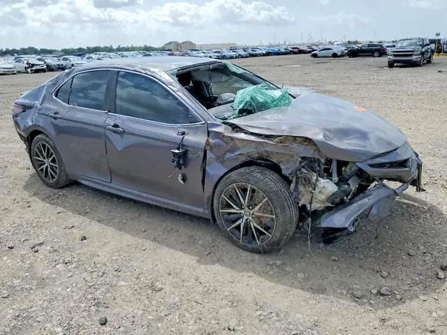TOYOTA CAMRY 2022 photo 4