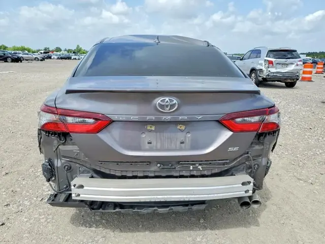 TOYOTA CAMRY 2022 photo 6