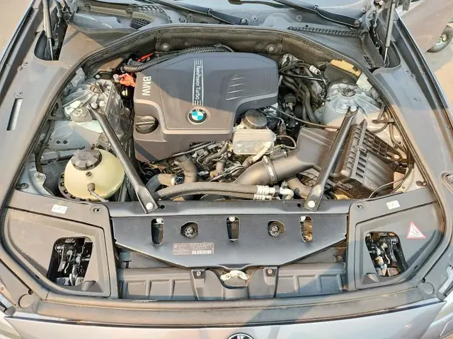 BMW 328 2011 photo 11