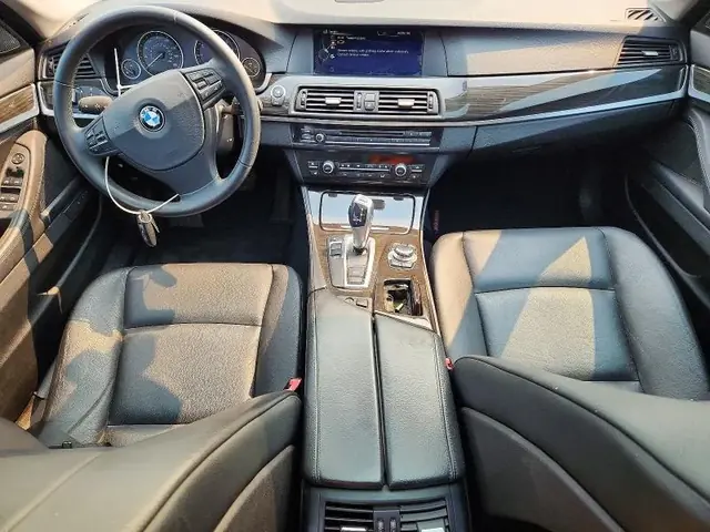 BMW 328 2011 photo 8