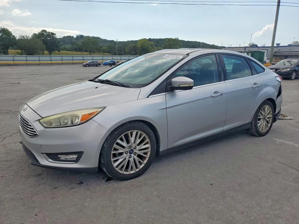 FORD FOCUS 2017 — REAR END
