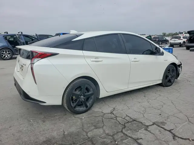 TOYOTA PRIUS 2018 photo 3