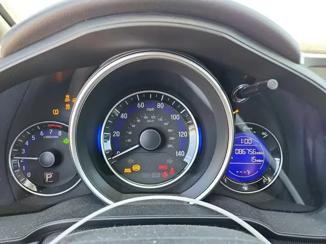 HONDA FIT 2018 photo 9