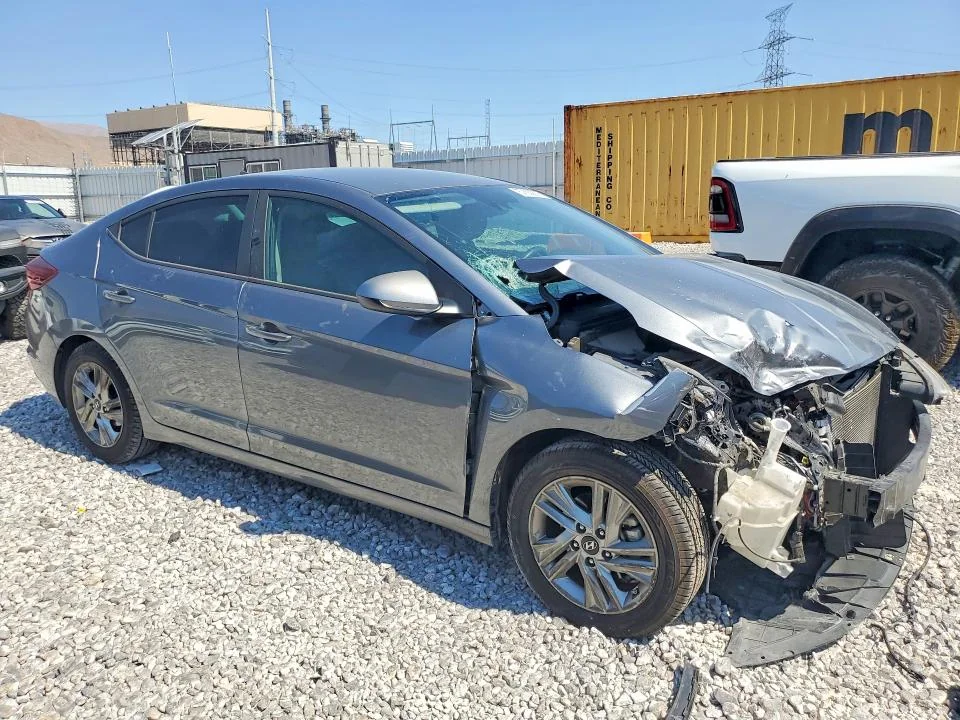 HYUNDAI ELANTRA 2019 photo 4