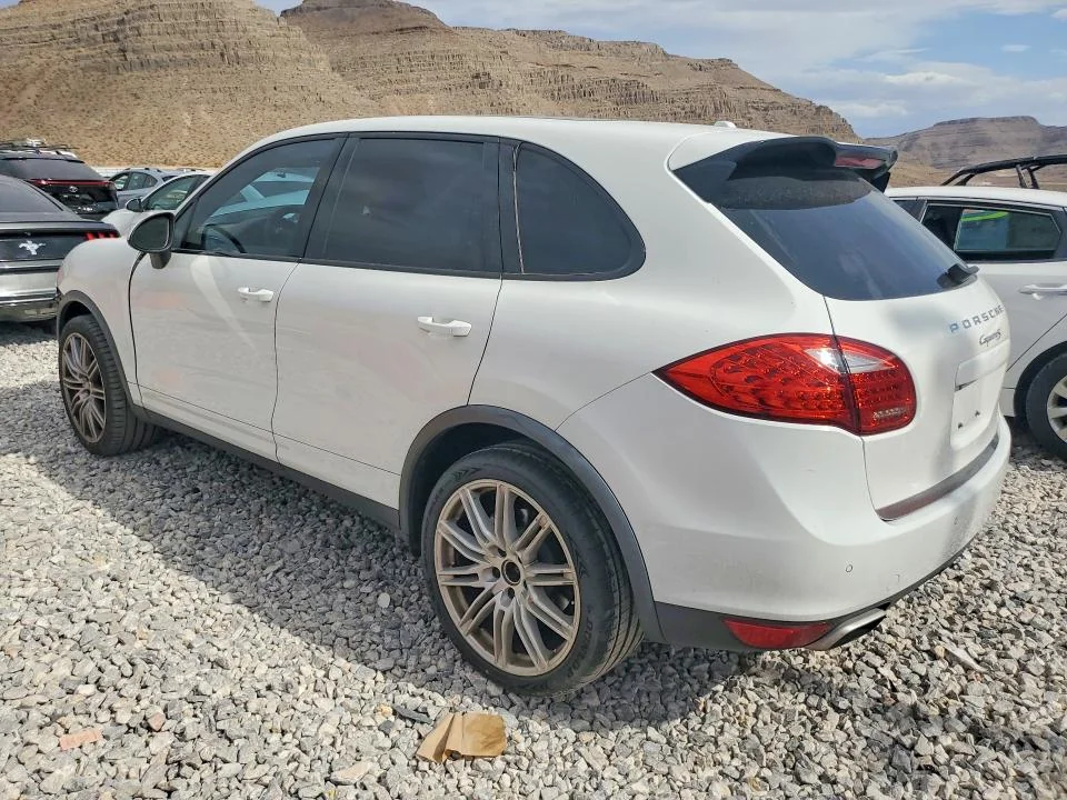 PORSCHE CAYENNE 2013 photo 2