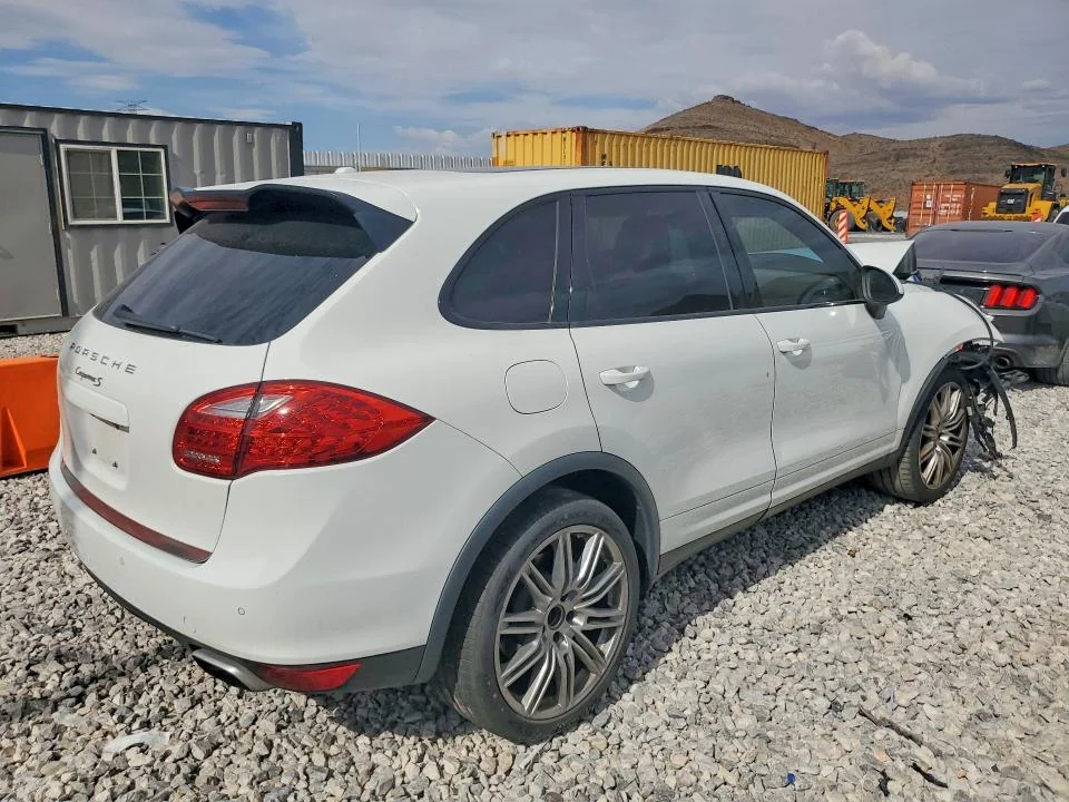 PORSCHE CAYENNE 2013 photo 3