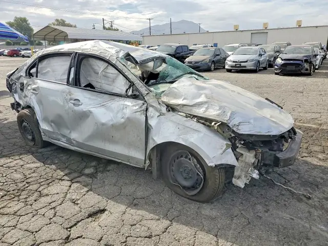VOLKSWAGEN JETTA 2014 photo 4