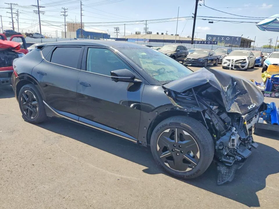KIA EV6 2025 photo 4