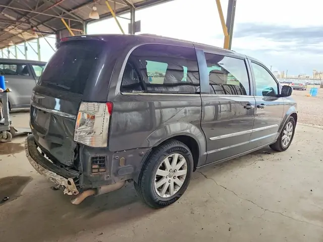 CHRYSLER TOWN & COUNTRY 2015 photo 3