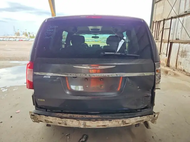 CHRYSLER TOWN & COUNTRY 2015 photo 6
