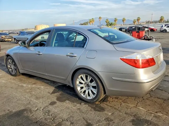 HYUNDAI GENESIS 2011 photo 2