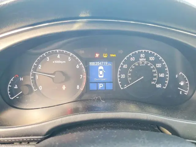 HYUNDAI GENESIS 2011 photo 9