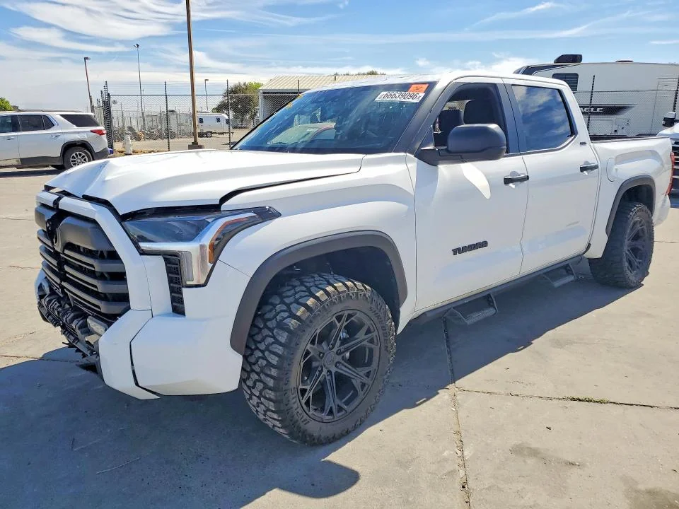 TOYOTA TUNDRA 2026 — REAR END
