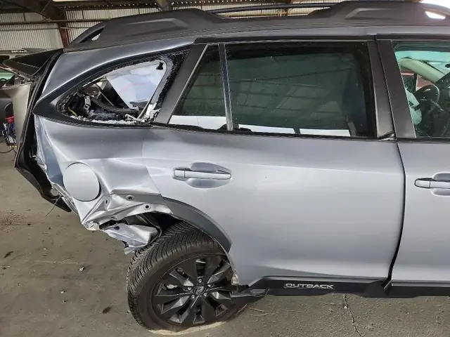 SUBARU OUTBACK 2024 photo 11