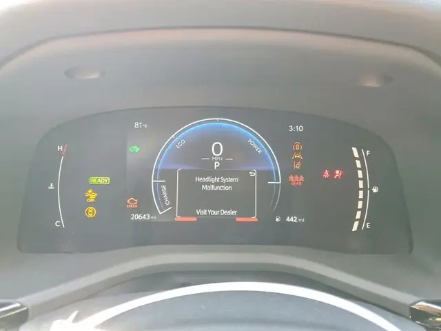 TOYOTA CAMRY 2025 photo 9