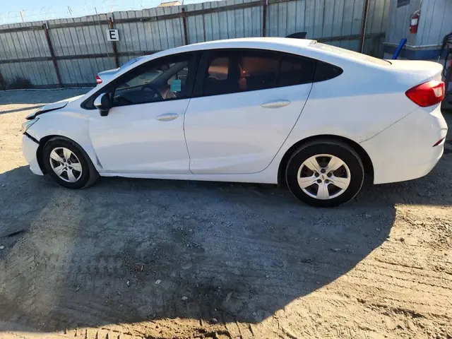 CHEVROLET CRUZE 2017 photo 2