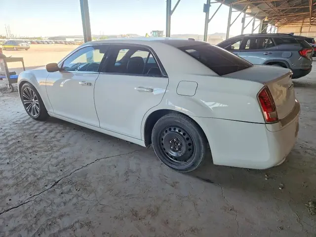 CHRYSLER 300 2013 photo 2