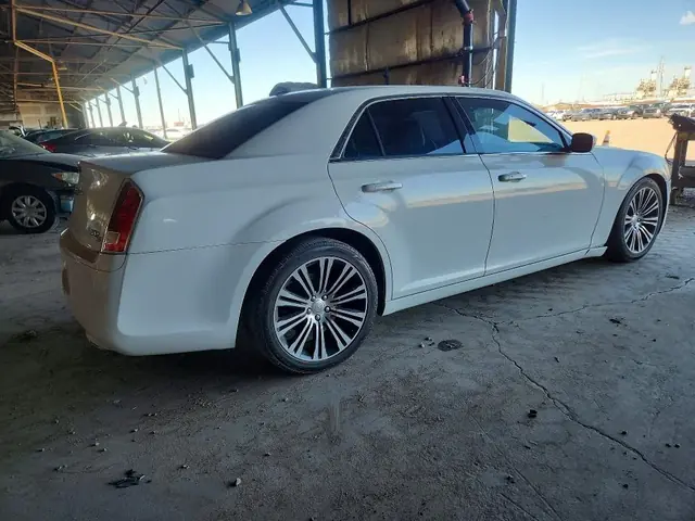 CHRYSLER 300 2013 photo 3