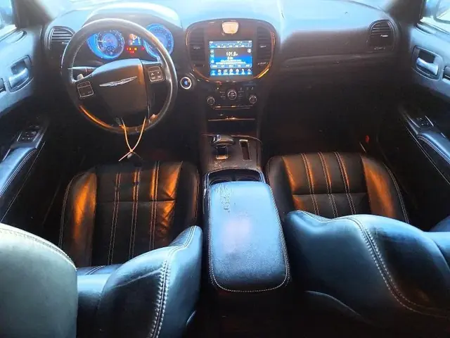 CHRYSLER 300 2013 photo 8