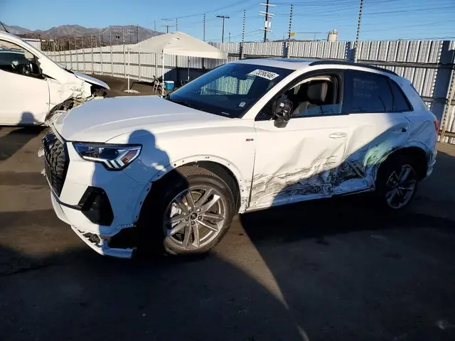 AUDI Q3 2025 — SIDE