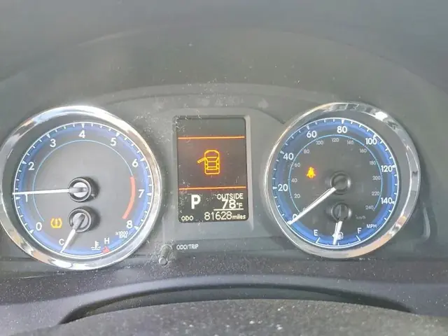 TOYOTA COROLLA 2018 photo 9