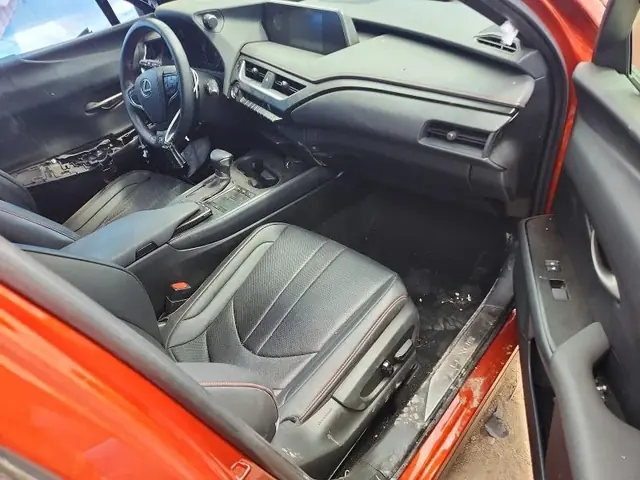 LEXUS UX 2019 photo 8