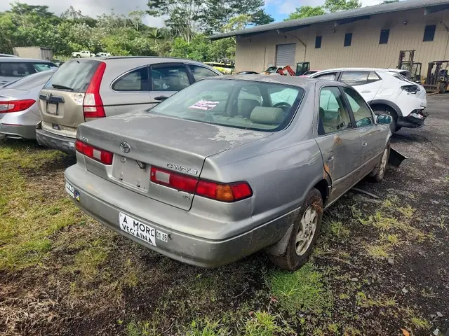 TOYOTA CAMRY 1998 photo 3
