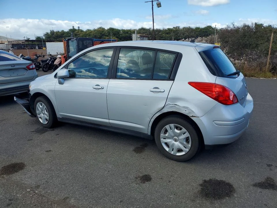 NISSAN VERSA 2010 photo 2