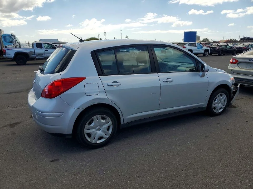 NISSAN VERSA 2010 photo 3