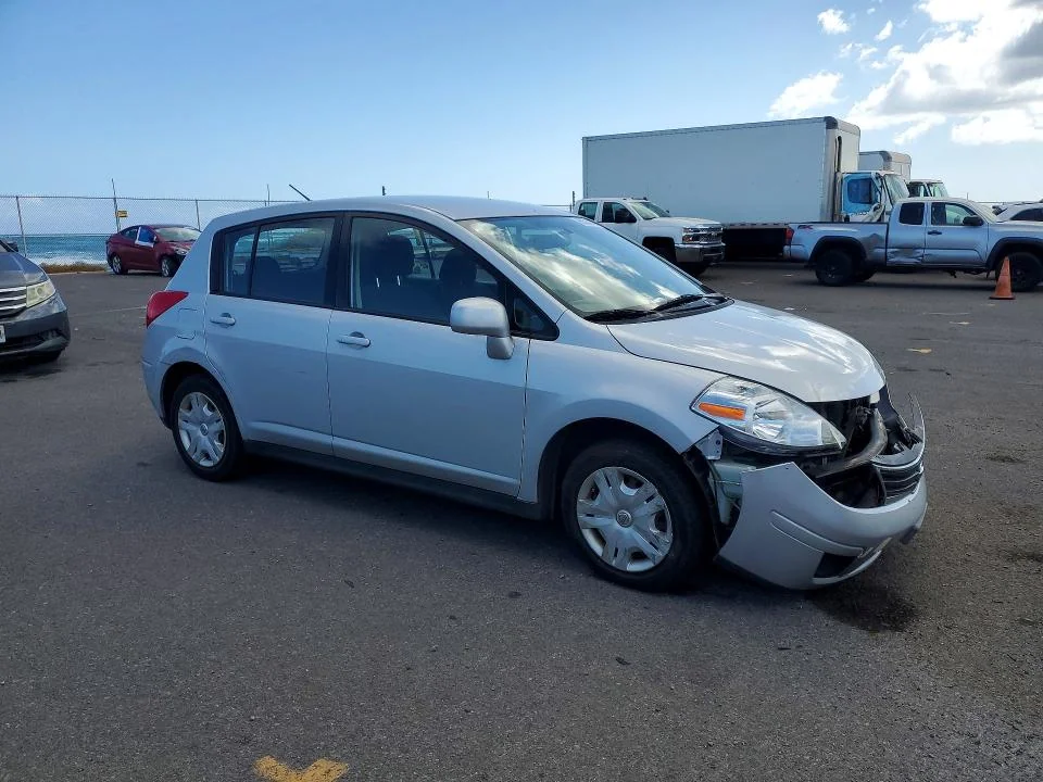 NISSAN VERSA 2010 photo 4