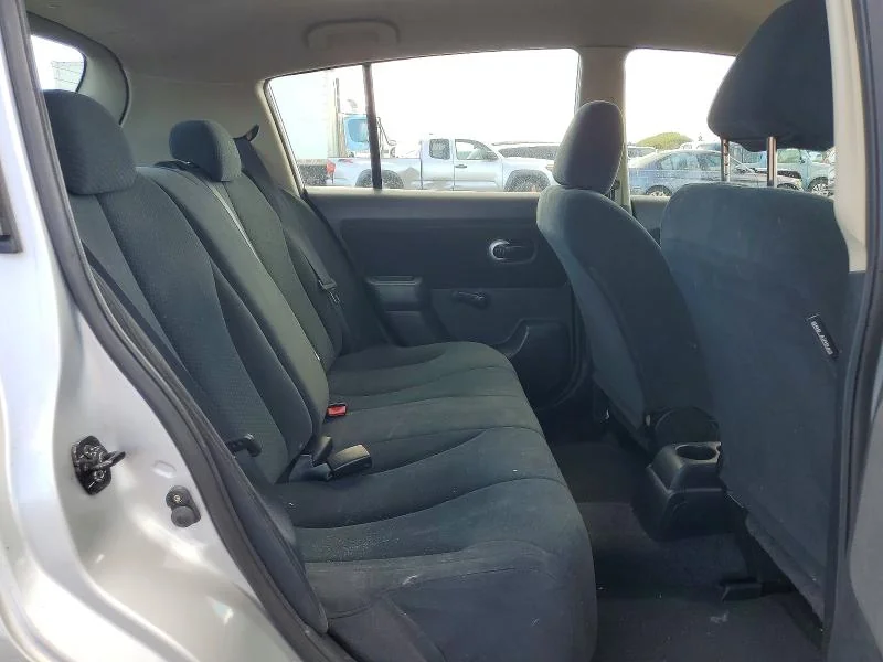 NISSAN VERSA 2010 photo 10