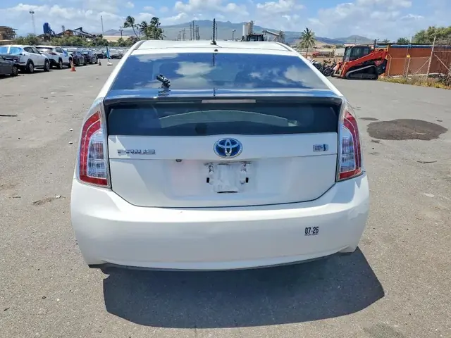 TOYOTA PRIUS 2015 photo 6